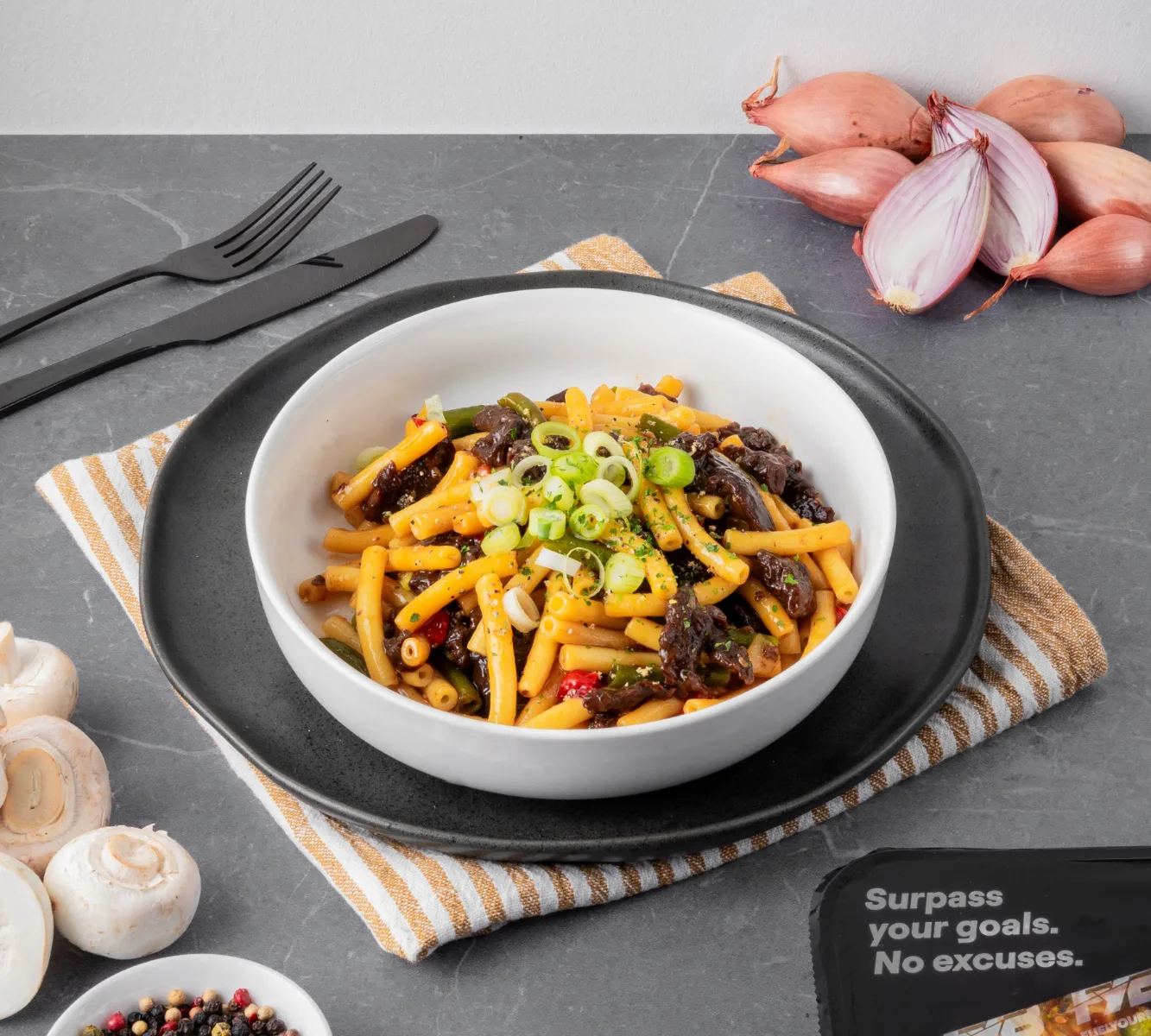 Macaroni - Beef Teriyaki - Wok Vegetables